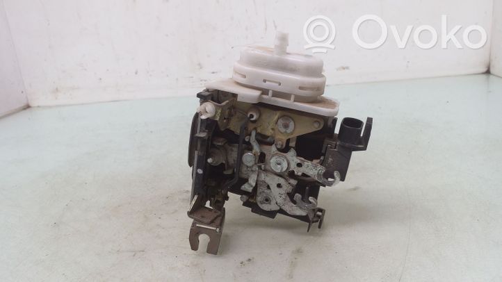 Audi A4 S4 B5 8D Etuoven lukko 8D1837015F