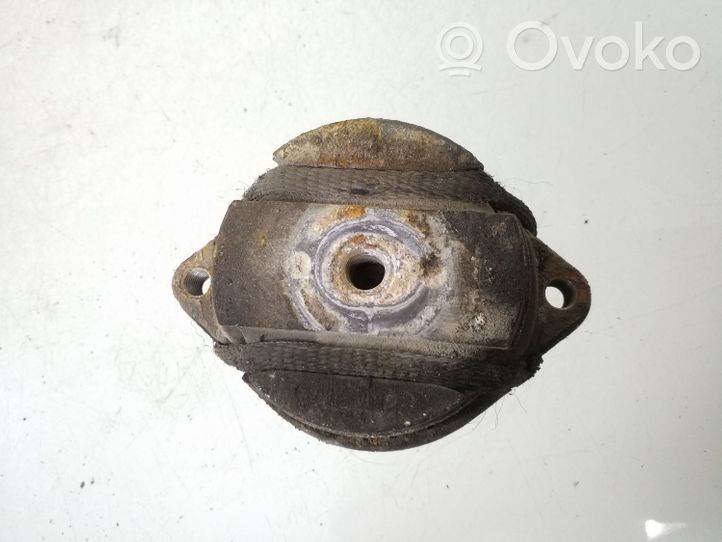 Volkswagen PASSAT B5.5 Gearbox mount 