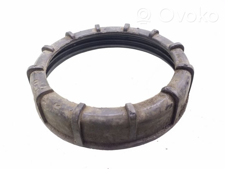 Mercedes-Benz C W203 Bague de verrouillage pour réservoir de carburant 1250759