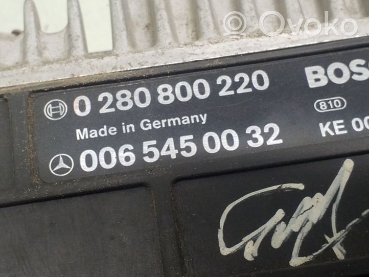 Mercedes-Benz E W124 Calculateur moteur ECU 0280800220