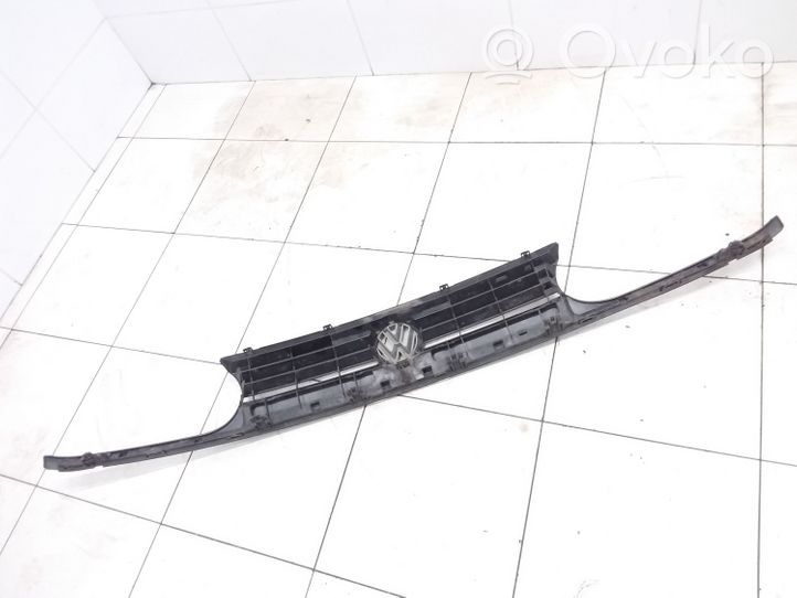 Volkswagen Golf III Griglia superiore del radiatore paraurti anteriore 1H6853653