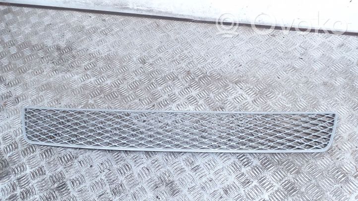 Ford Mondeo Mk III Grille inférieure de pare-chocs avant 6S7117B968AB