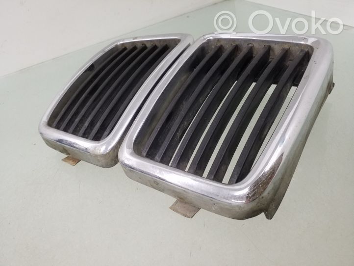 BMW 3 E30 Grille de calandre avant 1884350