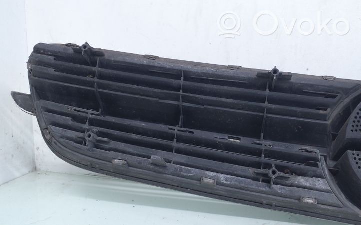 Opel Vectra C Front bumper upper radiator grill 464192822