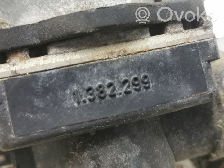 BMW 5 E34 Válvula de control del calentador del refrigerante 1382299