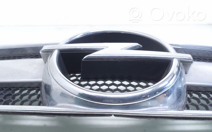 Opel Signum Maskownica / Grill / Atrapa górna chłodnicy 13123491