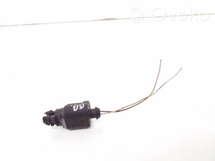 Volkswagen PASSAT B5.5 Outside/exterior temperature sensor 8Z0820535