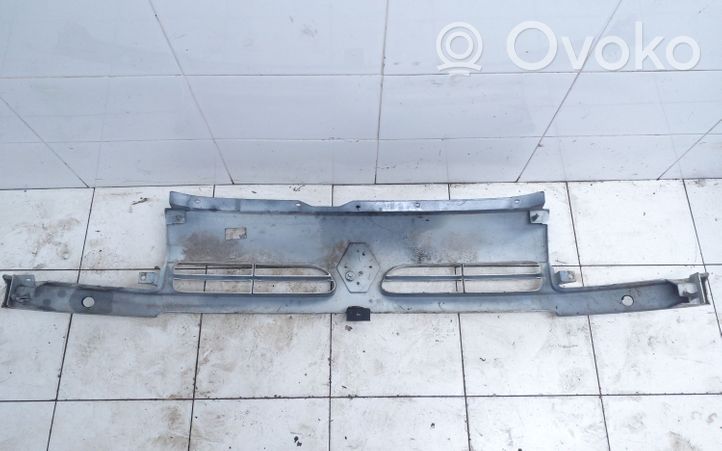 Renault Master II Front bumper upper radiator grill 7700352125