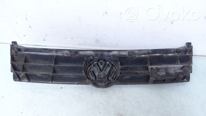 Volkswagen PASSAT B4 Grille calandre supérieure de pare-chocs avant 3A0853664A