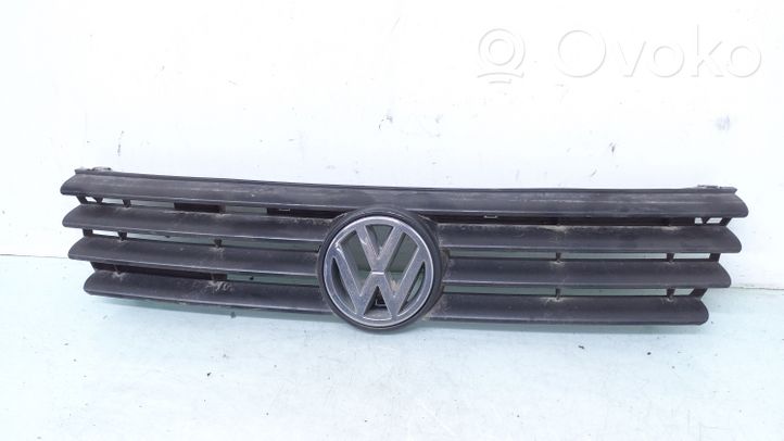 Volkswagen PASSAT B4 Grille calandre supérieure de pare-chocs avant 3A0853664A