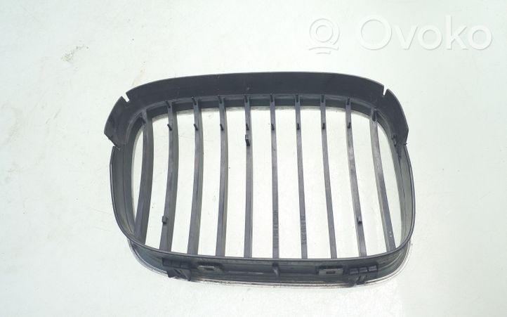 BMW 5 E39 Grille calandre supérieure de pare-chocs avant 8159315