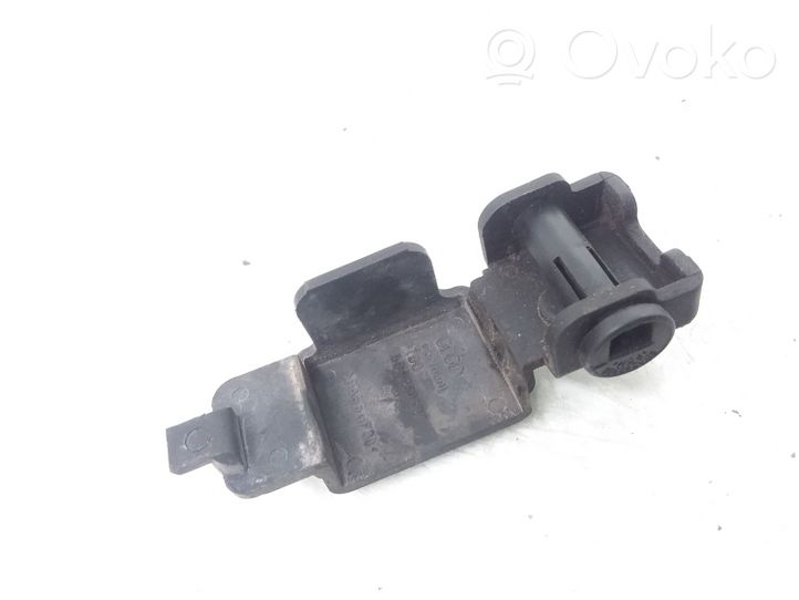 Volkswagen PASSAT B5.5 Staffa di montaggio del radiatore 8D0260427