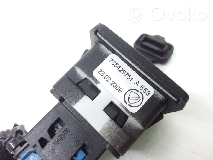 Fiat Punto (188) USB-pistokeliitin 735429751