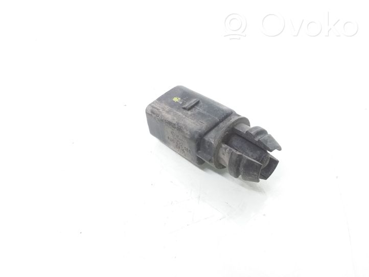 Volkswagen PASSAT B6 Sensor de temperatura interna/externa 8Z0820535