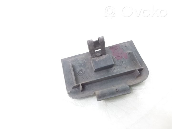 BMW 3 E46 Tappo/coprigancio di traino anteriore 8195291