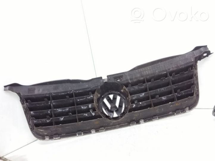 Volkswagen PASSAT B5.5 Etupuskurin ylempi jäähdytinsäleikkö 3B0853651L