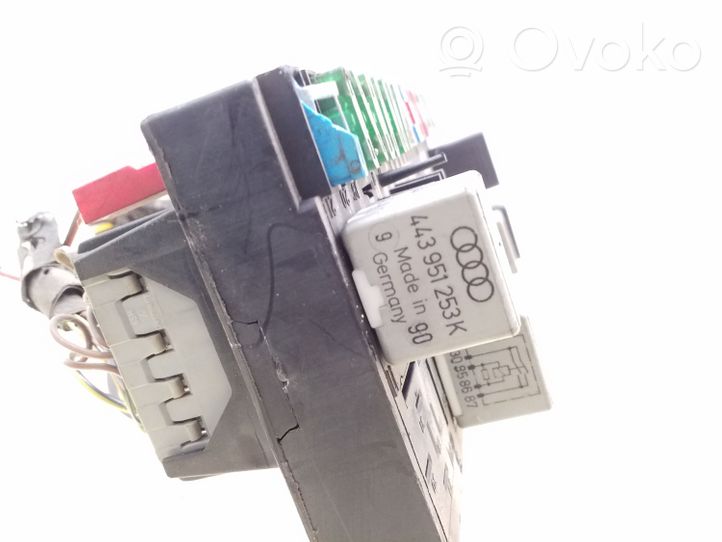 Audi 80 90 B3 Module de fusibles 443941822B