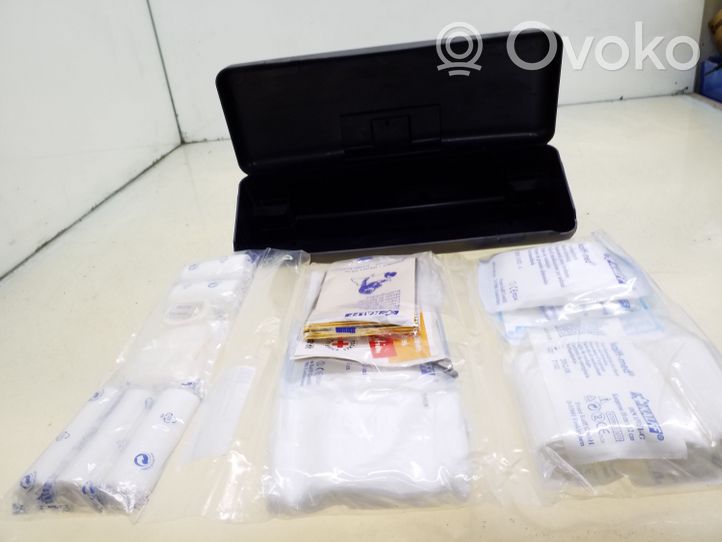 BMW 5 E39 First aid kit 52108176553