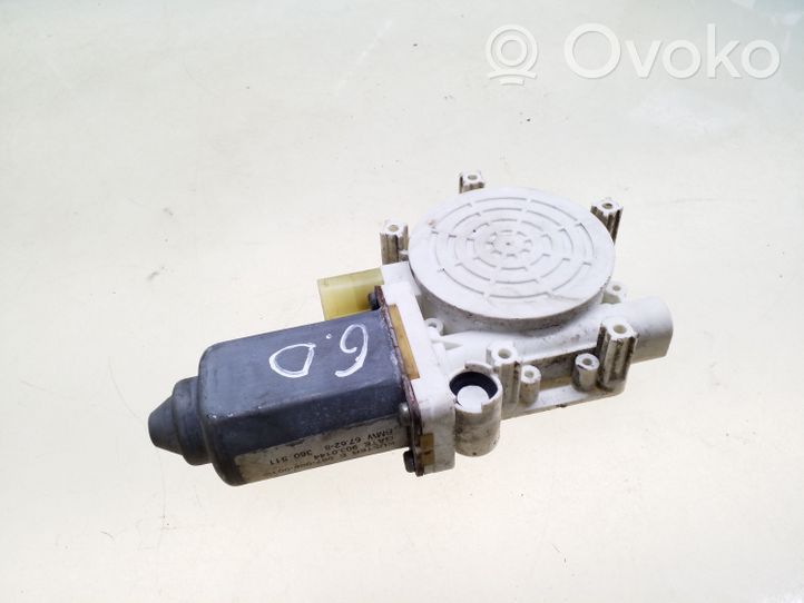 BMW 5 E39 Moteur de lève-vitre de porte arrière 67628360511