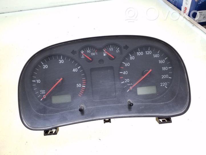 Volkswagen Golf IV Compteur de vitesse tableau de bord 1J0920801E