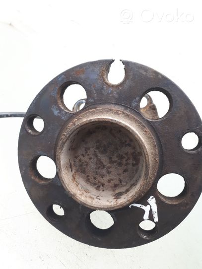 Volkswagen PASSAT B5 Rear wheel hub 8E0927807