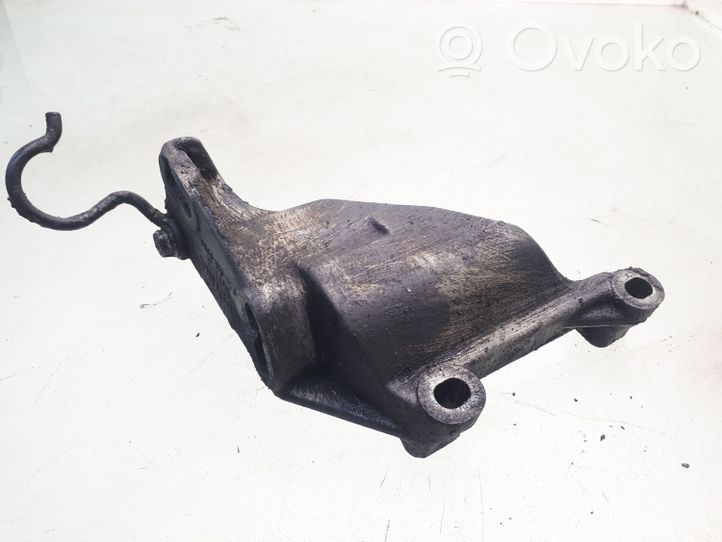 Audi A6 S6 C4 4A Supporto di montaggio della pompa del servosterzo 028145531E