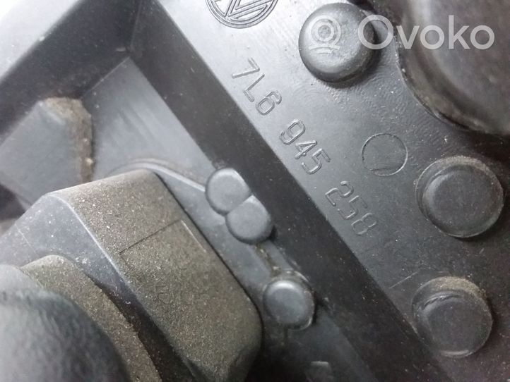 Volkswagen Touareg I Aizmugures spuldzes vāka turētājs 7L6945258