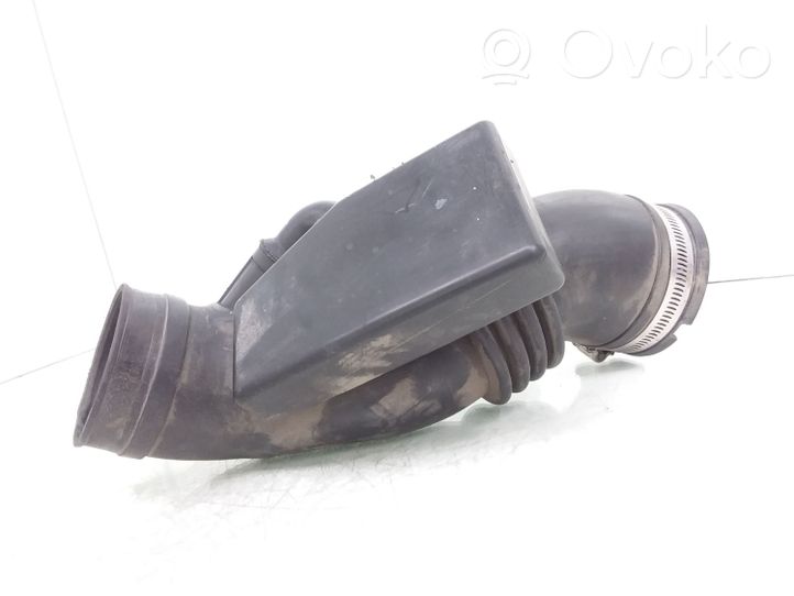 Subaru Outback Parte del condotto di aspirazione dell'aria B023