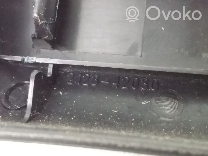Toyota RAV 4 (XA40) Rivestimento del binario sedile anteriore del passeggero 7212342030