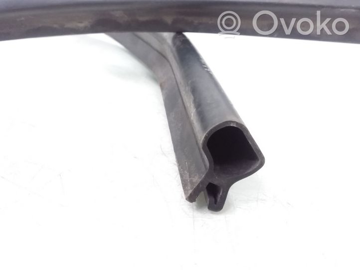 Volvo V70 Engine compartment rubber 