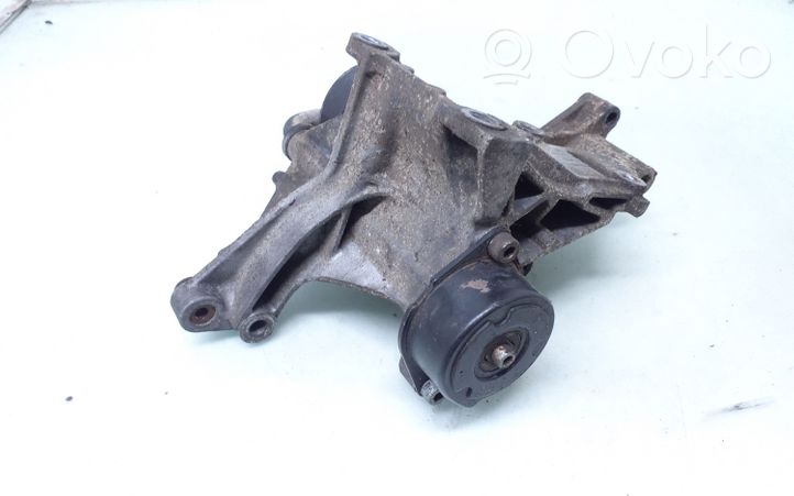 Volkswagen PASSAT B4 Support de générateur / alternateur 028903143AB