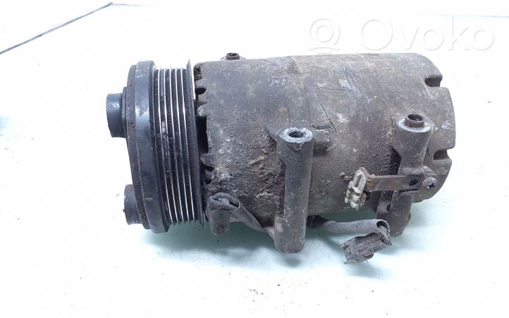 Ford Focus Ilmastointilaitteen kompressorin pumppu (A/C) 4M5H190629AC