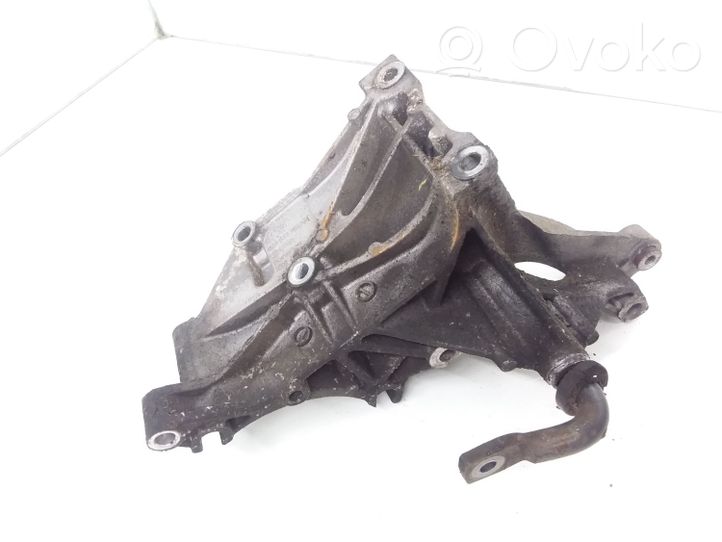 Volkswagen Golf III Support de générateur / alternateur 028903143AB