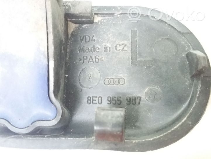 Audi A6 S6 C5 4B Dysza spryskiwacza szyby przedniej / czołowej 8E0955987B