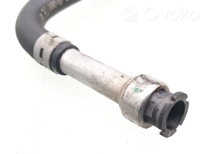 Volkswagen PASSAT B6 Tuyau d'alimentation conduite de carburant 06J133986