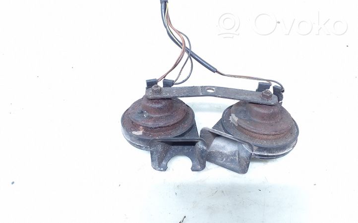 Audi 80 90 B3 Garso signalas E335717E3