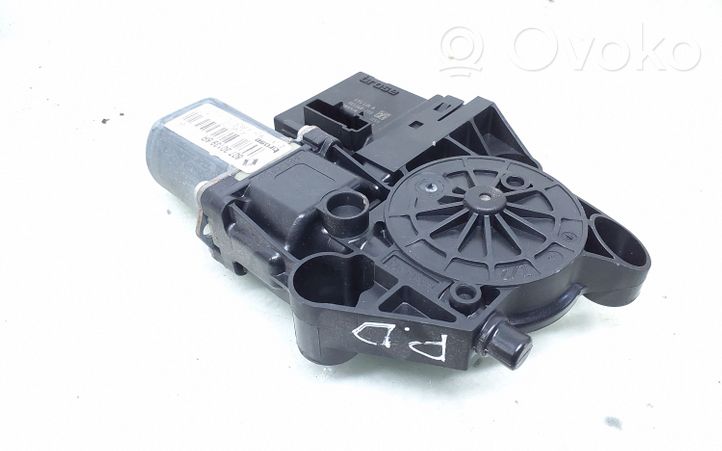 Renault Megane III Front door window regulator motor 0130822478