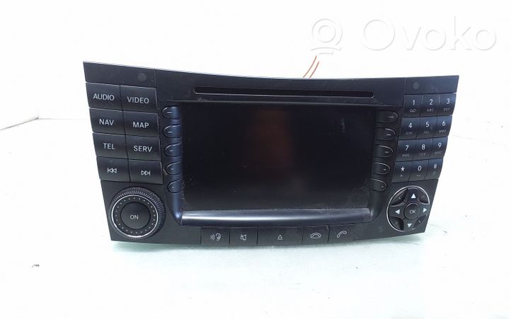 Mercedes-Benz CLS C219 Panel / Radioodtwarzacz CD/DVD/GPS A2118700089