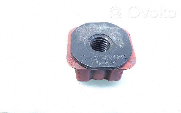 Mercedes-Benz CLS C219 Fixation de radiateur A2115040312