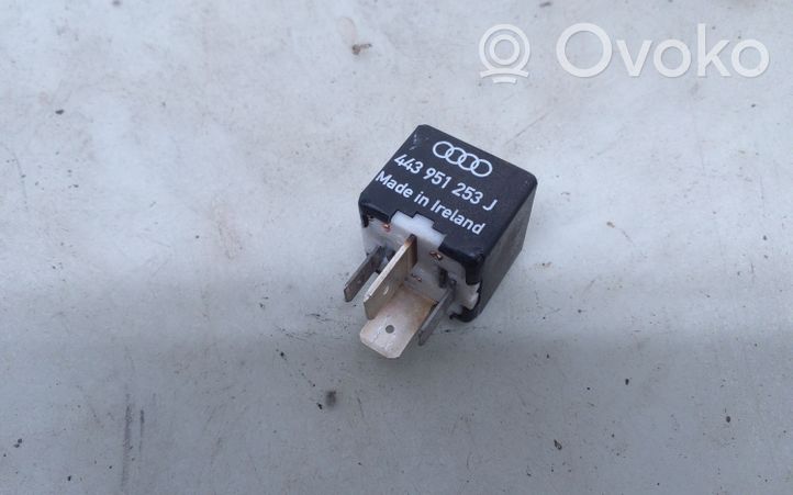 Audi A6 S6 C4 4A Muu rele 443951253J