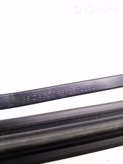 Peugeot Partner Windshield/front glass wiper blade 9682974380