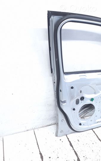 Volkswagen Golf V Передняя рамка дверного стекла 
