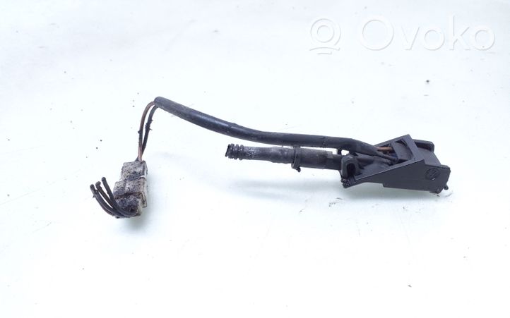 Volkswagen PASSAT B5.5 Ugello a spruzzo lavavetri per parabrezza 8E0955986