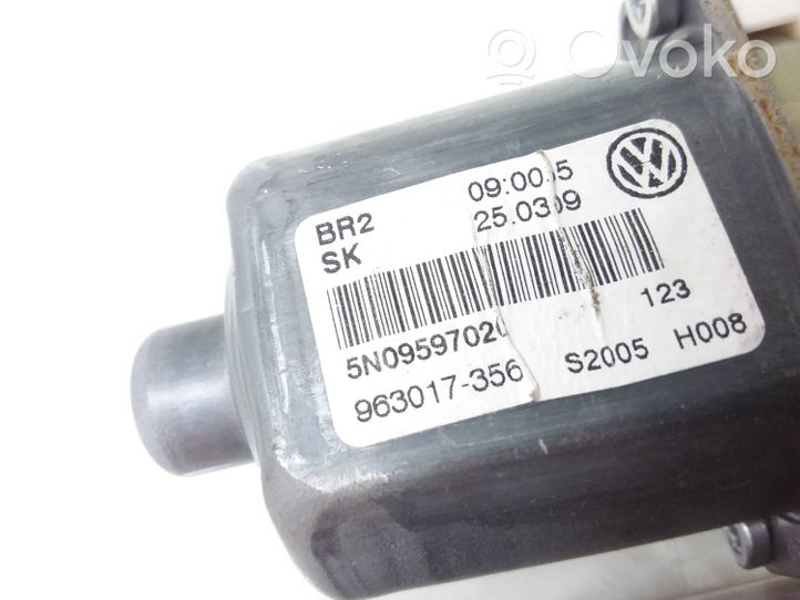 Volkswagen Tiguan Motorino alzacristalli della portiera anteriore 5N0959702C