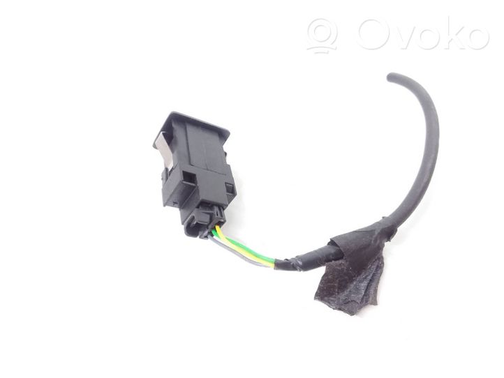 Volkswagen Golf VI Connettore plug in AUX 5M0035724