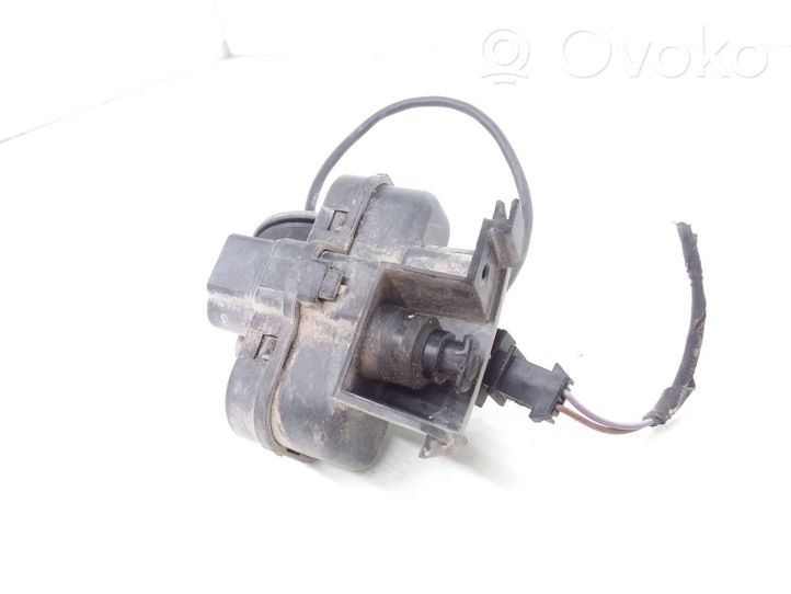 Volkswagen Tiguan Moteur de verrouillage trappe à essence 5N0810773D