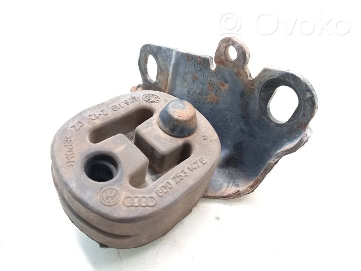 Volkswagen Tiguan Support / crochet de silencieux d'échappement 1K0253114AA