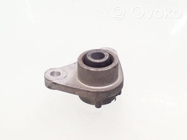 Volvo S60 Soporte de montaje del motor 8666205