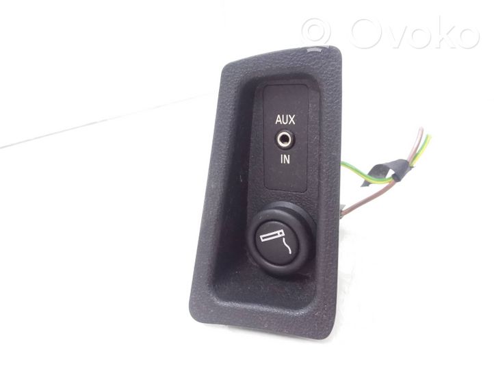 BMW 1 E81 E87 Connettore plug in AUX 6930561