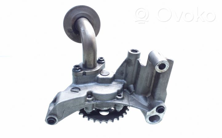 Volkswagen PASSAT B5 Oil pump 01665543